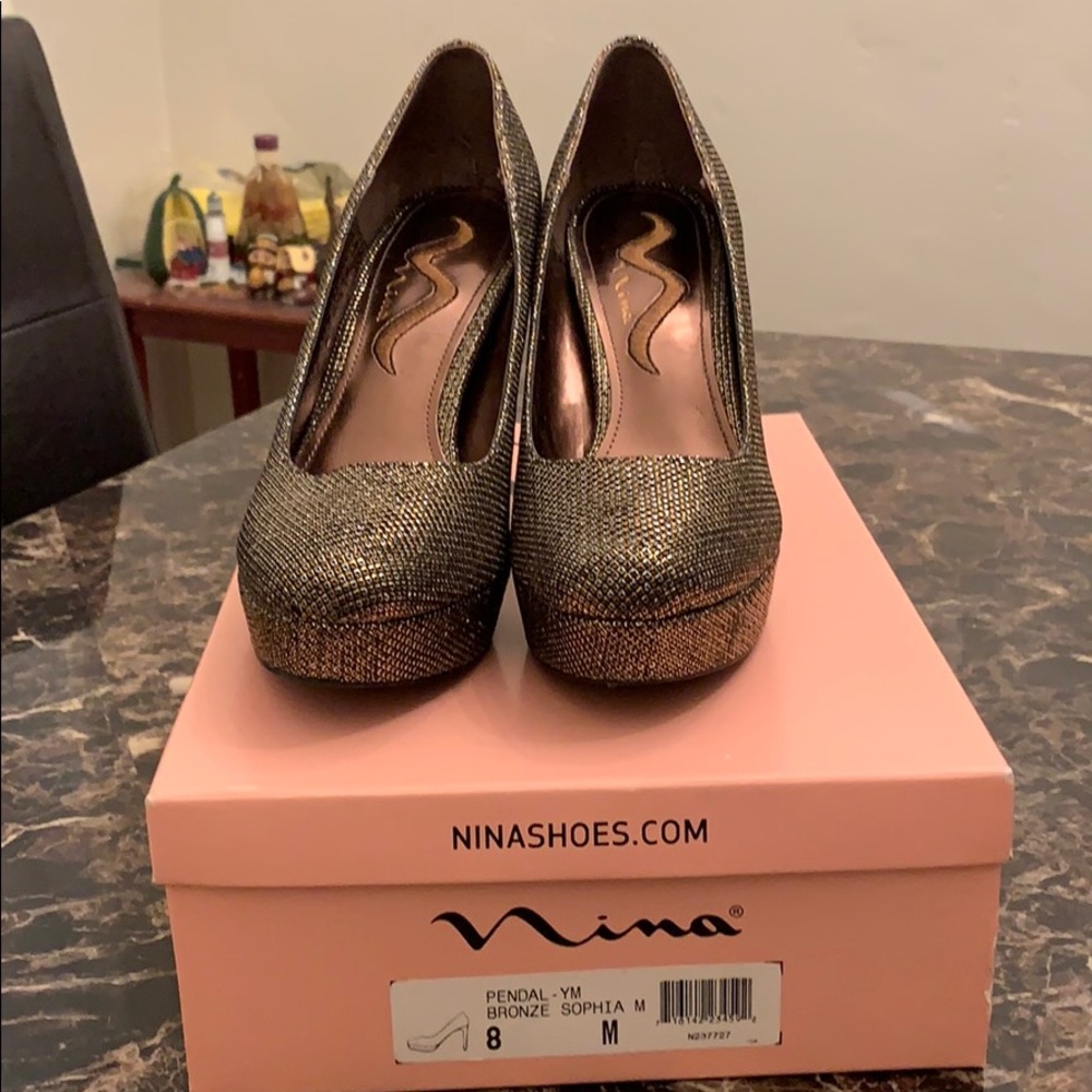 Women’s shoes size 8